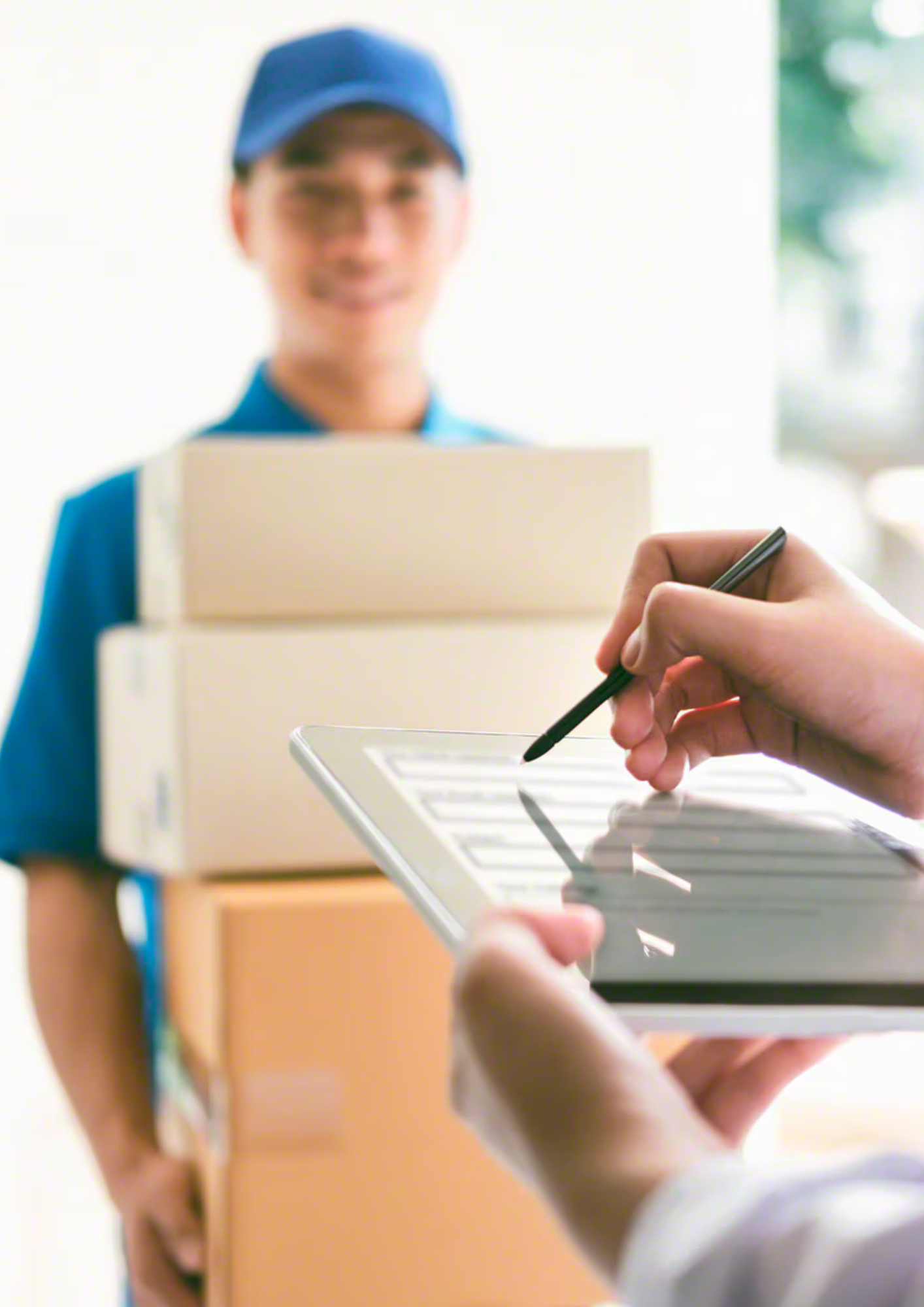 PRIMELOGEK logistics coordinator reviewing time-sensitive courier request details
